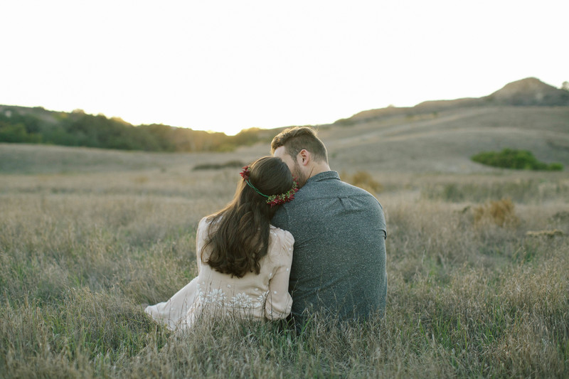 25 Engagement Photo Poses To Capture Your Love Minted 