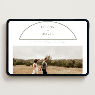 This is a moss wedding websites by Corinne Malesic called classic arch printing on digital paper in standard
