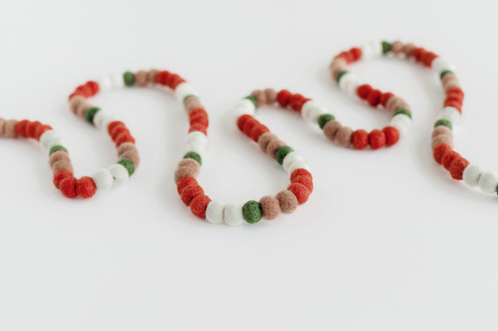 .Holiday Market Felt Garland