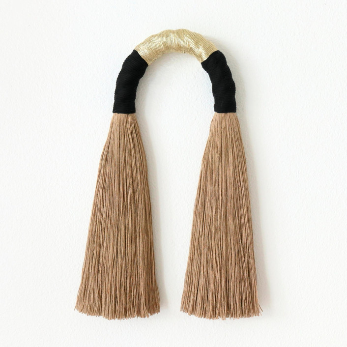 Jute Arch sculpture in black-gold