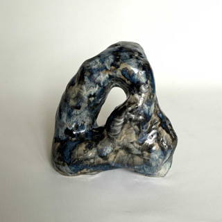 This is a blue sculpture art by Nina Leth called running circle in standard