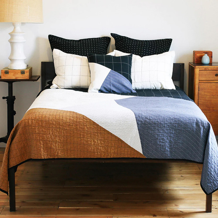 Queen Naari Quilt Bedding