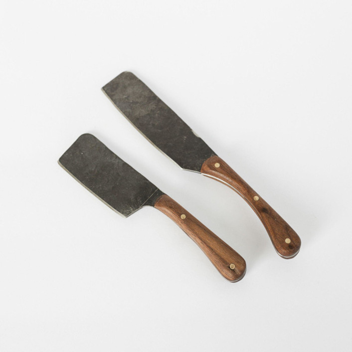 The Large Hand-Forged Knife in Walnut