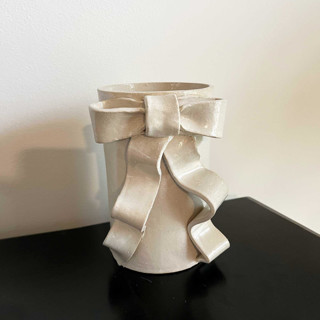 This is a white vases by Sidney Field called ribbon bow vase - large in standard