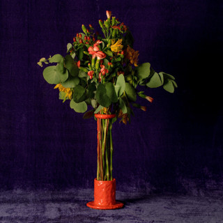 This is a red vases by Algo Studio called base para flores red vase in standard
