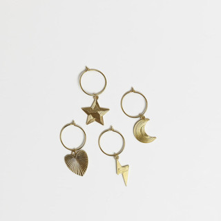 This is a gold tableware by HOUSE of REVELRY called lucky charms, set of four in standard