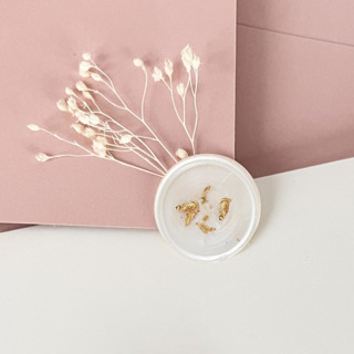This is a white wax seals by Self Stationery called wax seals with gold flakes & dried flowers, set of 10 in standard