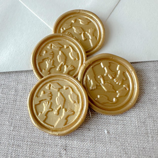 This is a gold wax seals by Maria Ferrer G. called classic gold graduation wax seal - graduation cap throw | set of 10 in standard