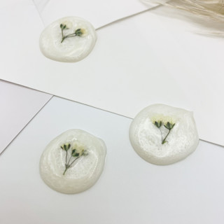 This is a white wax seals by Christine OMalley called me pressed flower ivory wax seal baby's breath set of 6 in standard