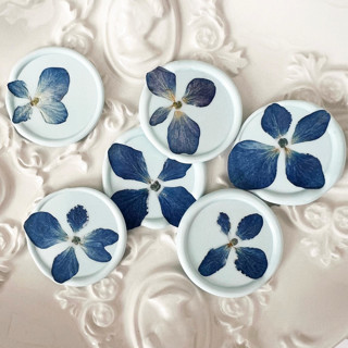 This is a blue wax seals by Caitlin Home called blue hydrangea in mist blue wax seal | pack of 10 in standard