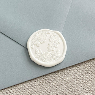 This is a white wax seals by Maria Ferrer G. called roses self-adhesive wax seal in white | set of 10 in standard