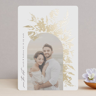 bouquet arch by Phrosné Ras