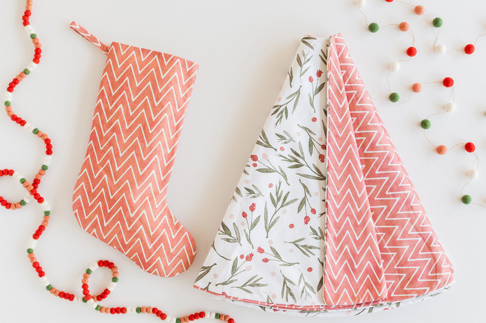 .Holiday Market Reversible Tree Skirt