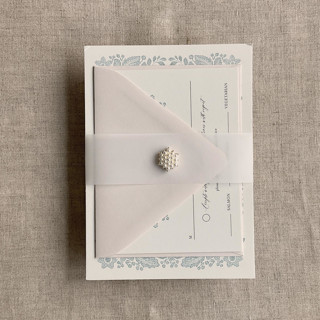 This is a white belly bands by Ivory Invitations called pearl brooch vellum belly band for 5x7 card | pack of 5 in standard